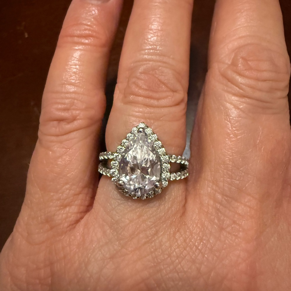 3.70 Ct Pear Shaped Cz Diamond 
size: 6 3/4 US